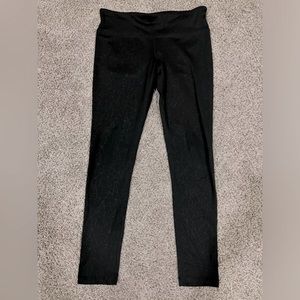 Kirkland mid rise black yoga pants w/key pocket faint geometric/spiderweb design